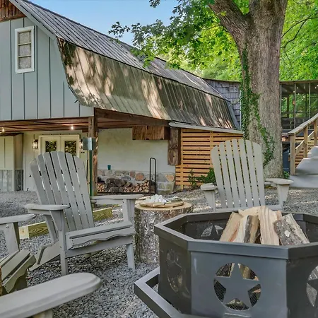 Rustic Barn Retreat Vila